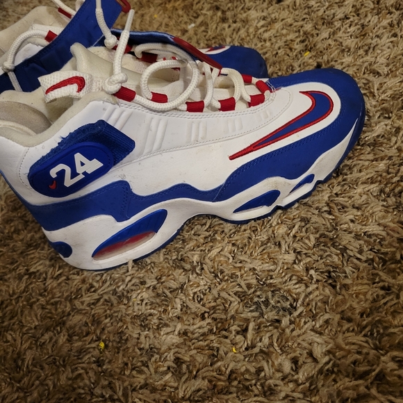 BOYS SHOES!! - Picture 3 of 4